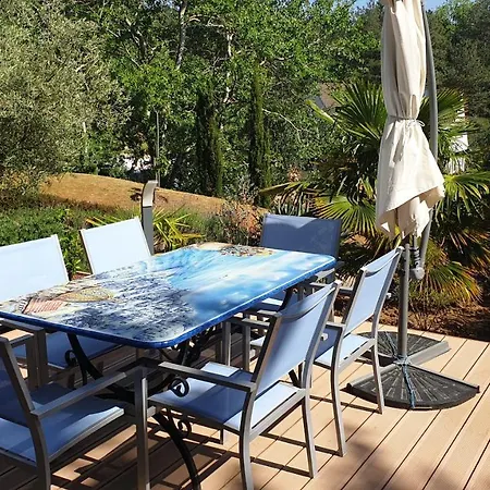 Les Agapanthes Avec Piscine Et Chauffée Dans Votre Appartamento